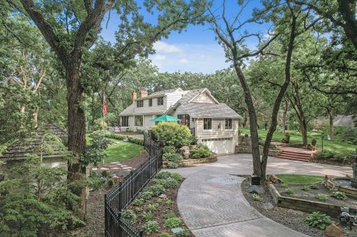 10 Saint Albans Road E, Hopkins, MN 55305