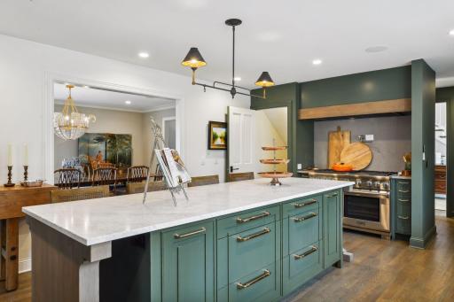 10 Saint Albans Road E, Hopkins, MN 55305