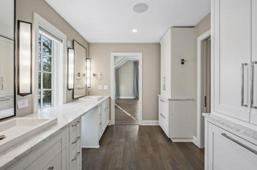 10 Saint Albans Road E, Hopkins, MN 55305