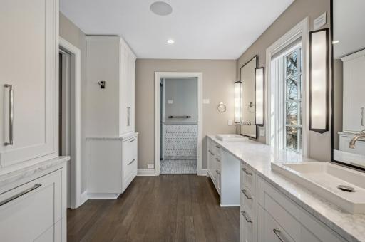 10 Saint Albans Road E, Hopkins, MN 55305