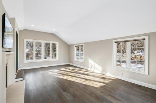 10 Saint Albans Road E, Hopkins, MN 55305