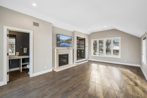 10 Saint Albans Road E, Hopkins, MN 55305