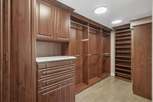 10 Saint Albans Road E, Hopkins, MN 55305