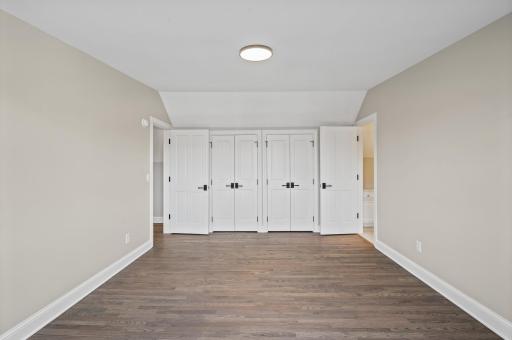 10 Saint Albans Road E, Hopkins, MN 55305