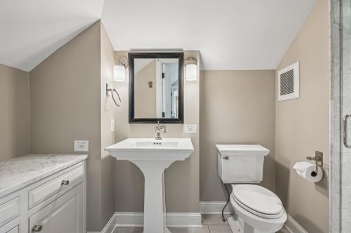 10 Saint Albans Road E, Hopkins, MN 55305