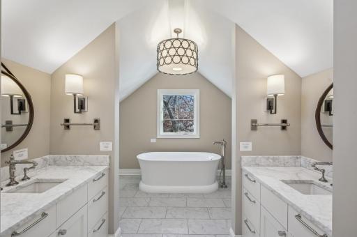 10 Saint Albans Road E, Hopkins, MN 55305
