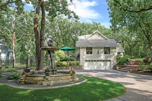 10 Saint Albans Road E, Hopkins, MN 55305
