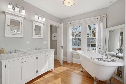 1402 W Minnehaha Parkway, Minneapolis, MN 55419