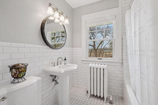 1402 W Minnehaha Parkway, Minneapolis, MN 55419