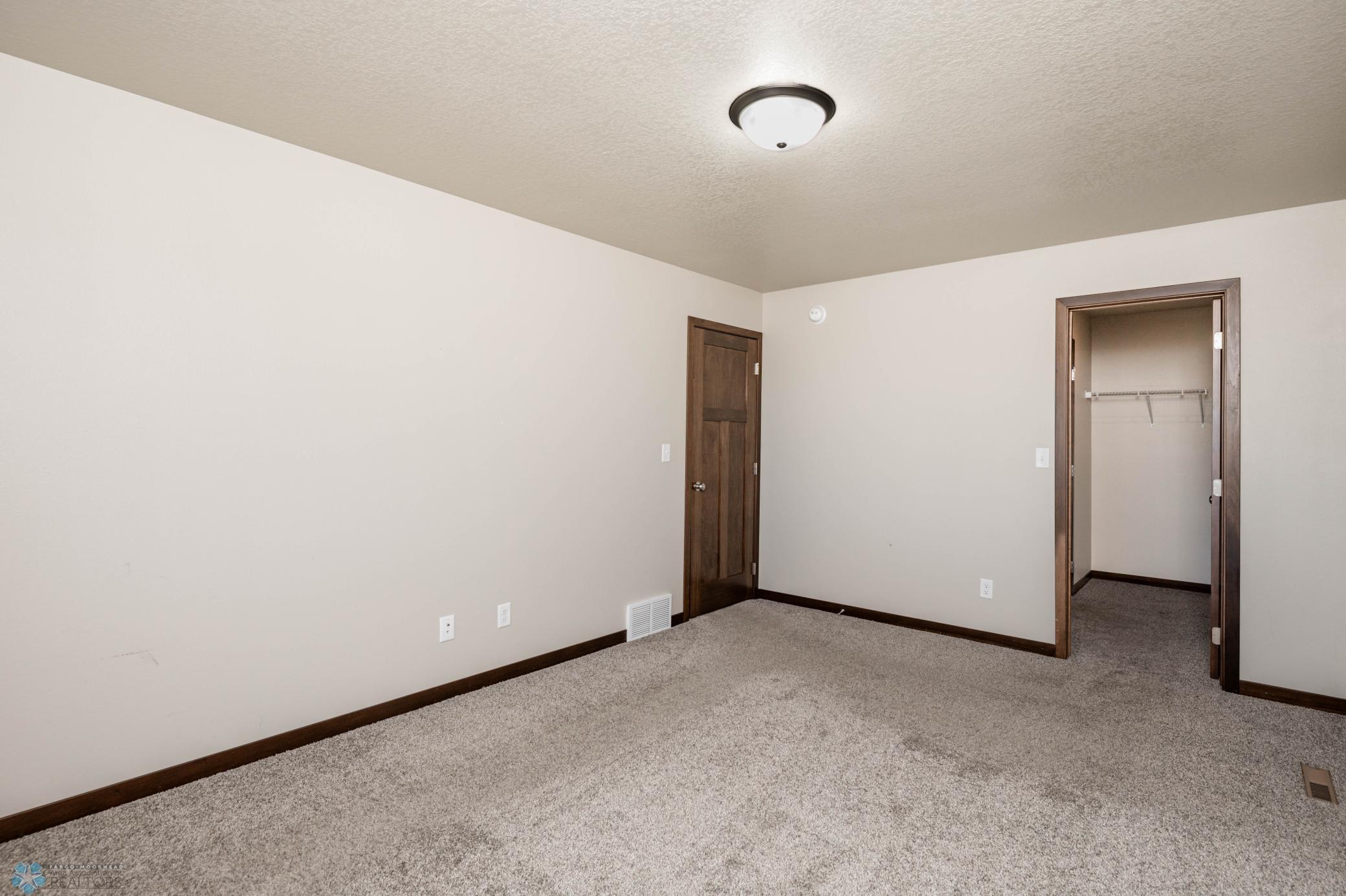 332730(16of40).jpg