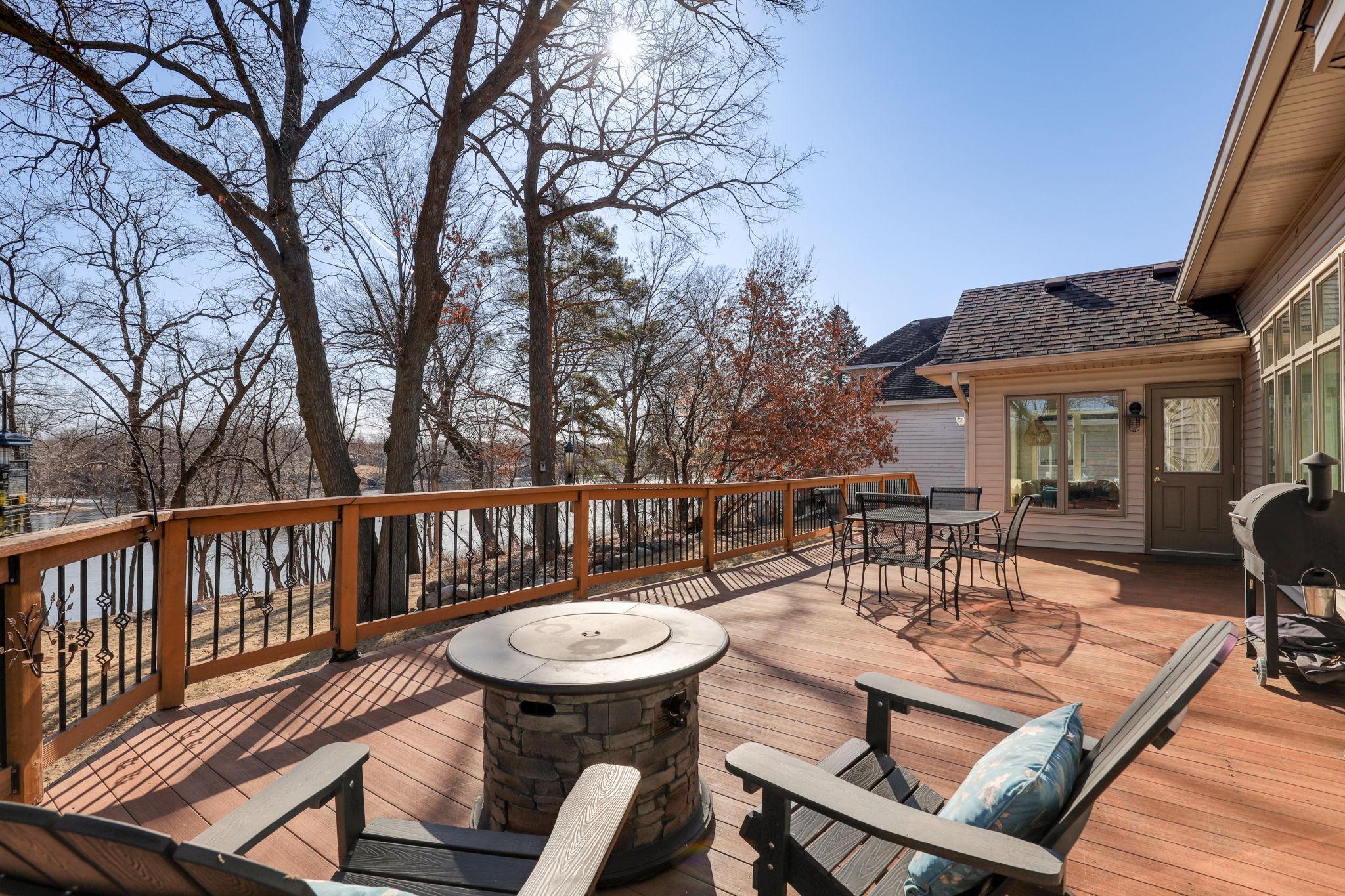 Enjoy the tranquility of the Mississippi.