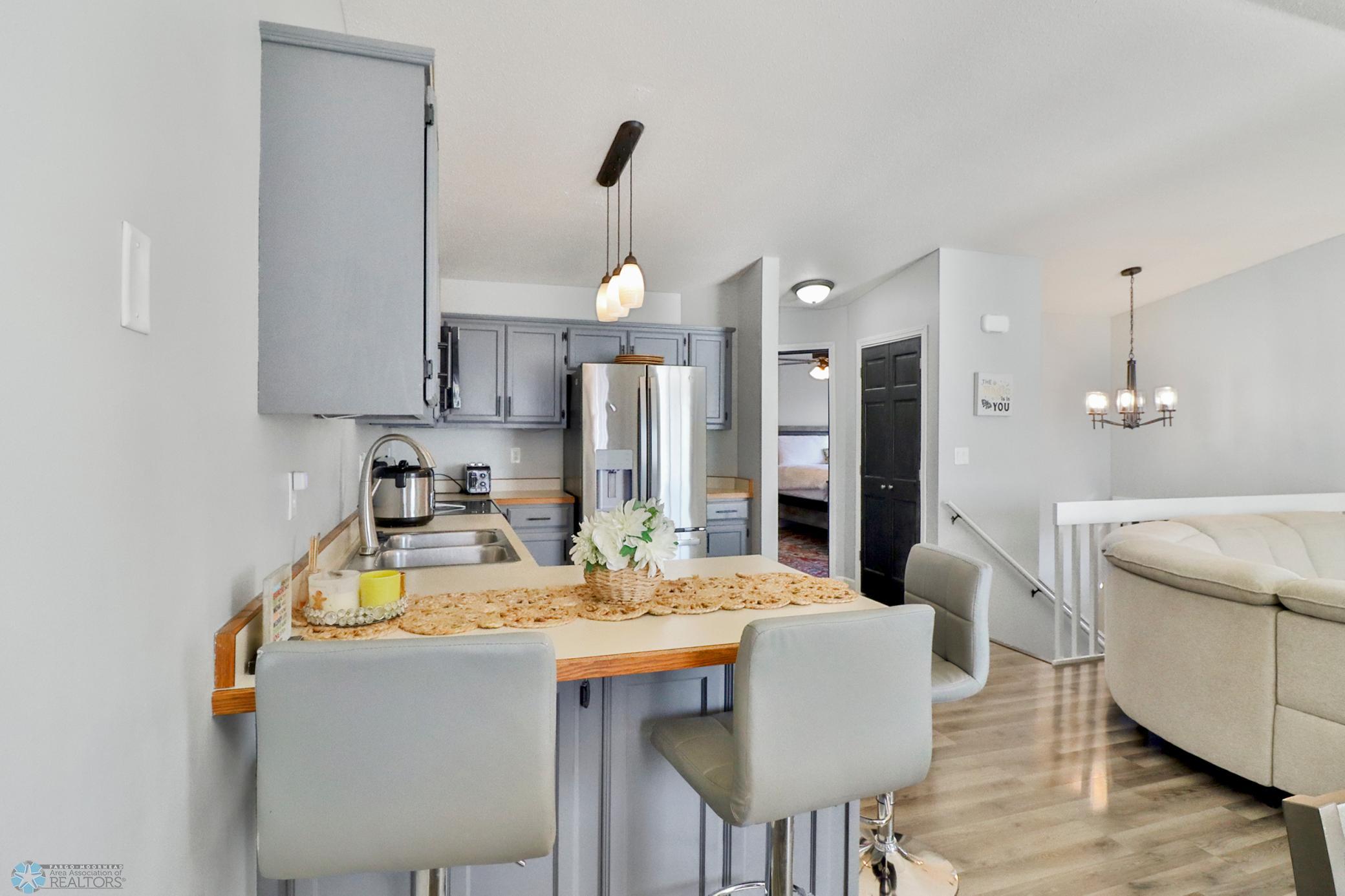 Kitchen1_1.JPG