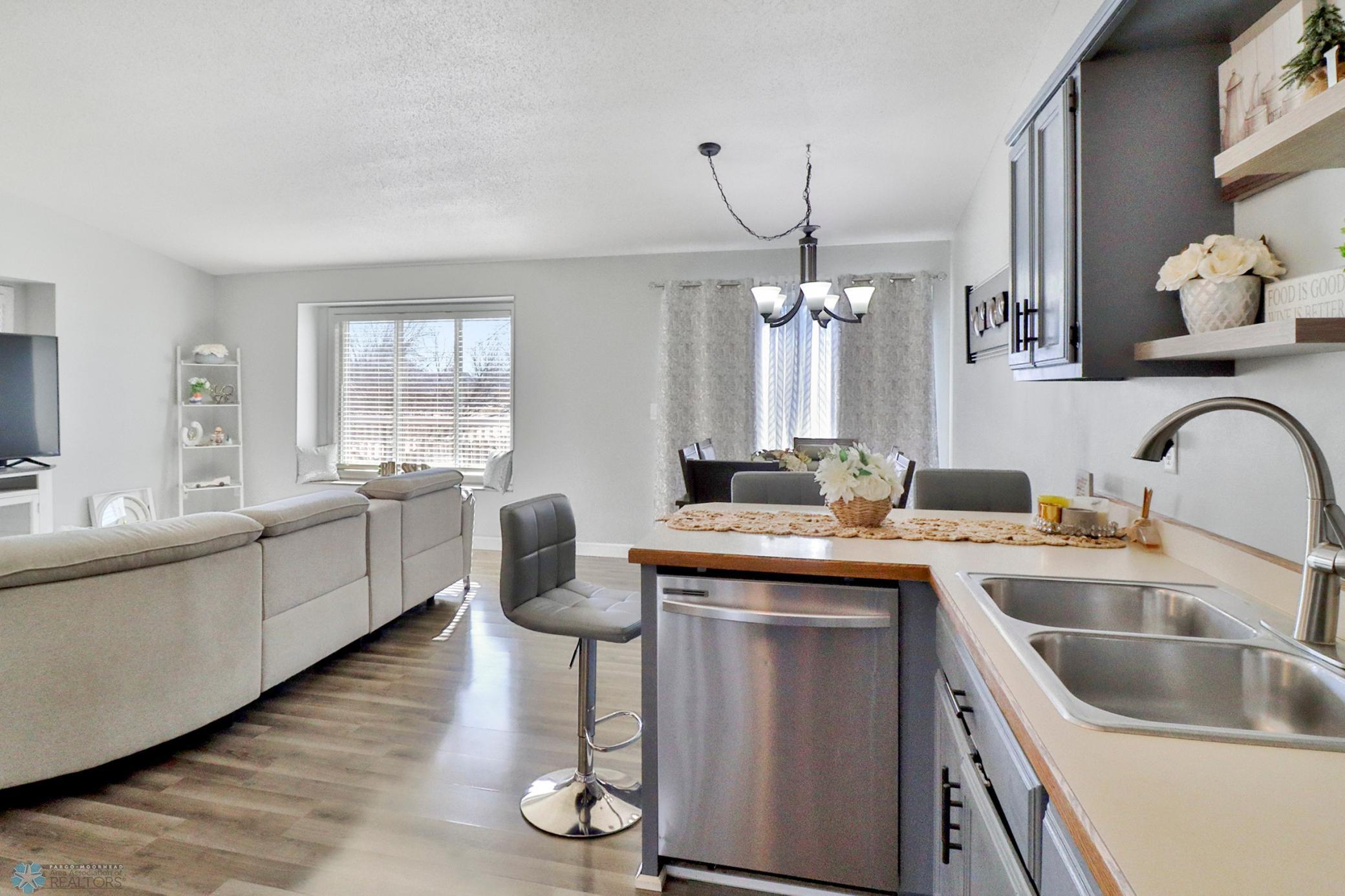 Kitchen1_4.JPG