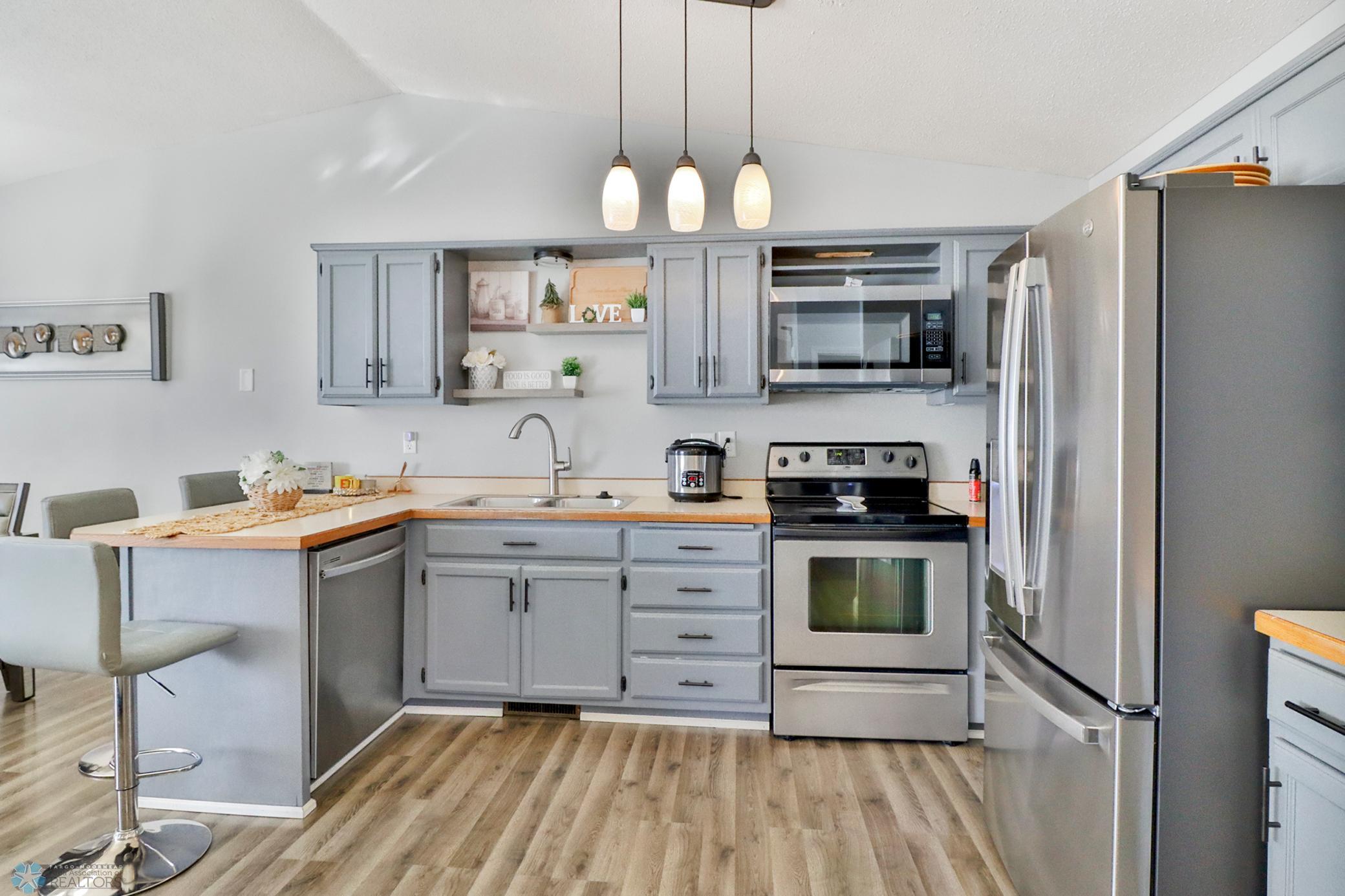 Kitchen1_0.JPG