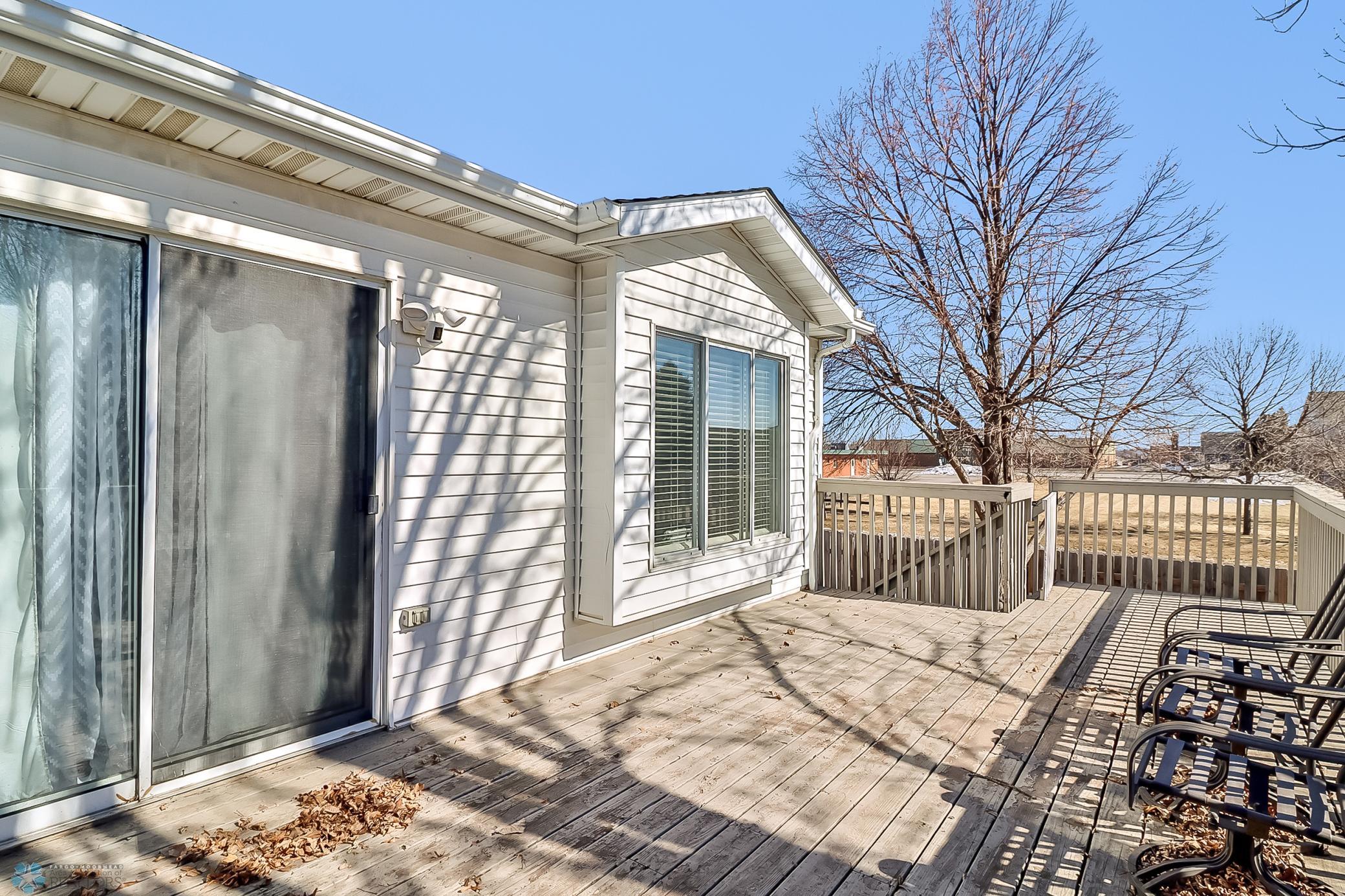 Backyard_Deck1_2.jpg