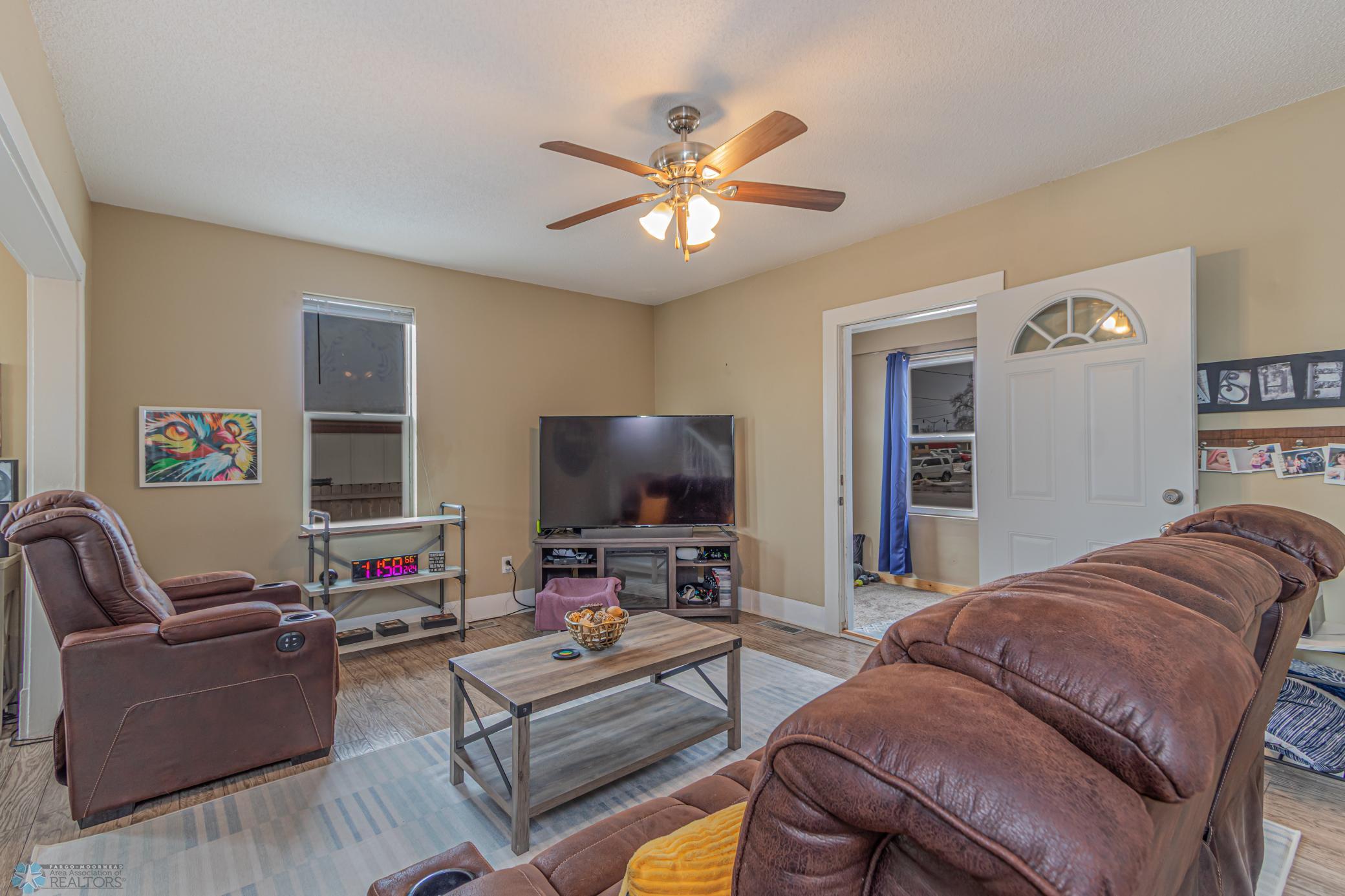 11 Center St, West Fargo, ND 58078-13.jpg