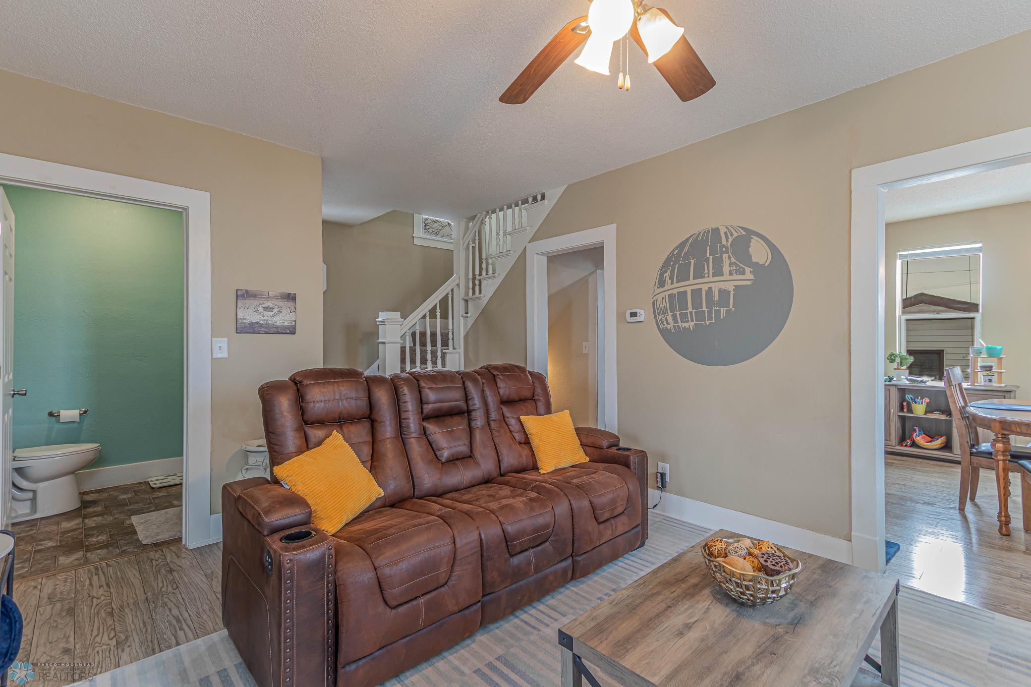 11 Center St, West Fargo, ND 58078-3.jpg