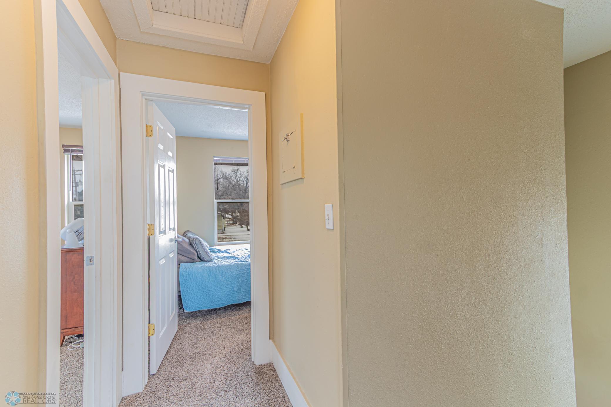 11 Center St, West Fargo, ND 58078-25.jpg