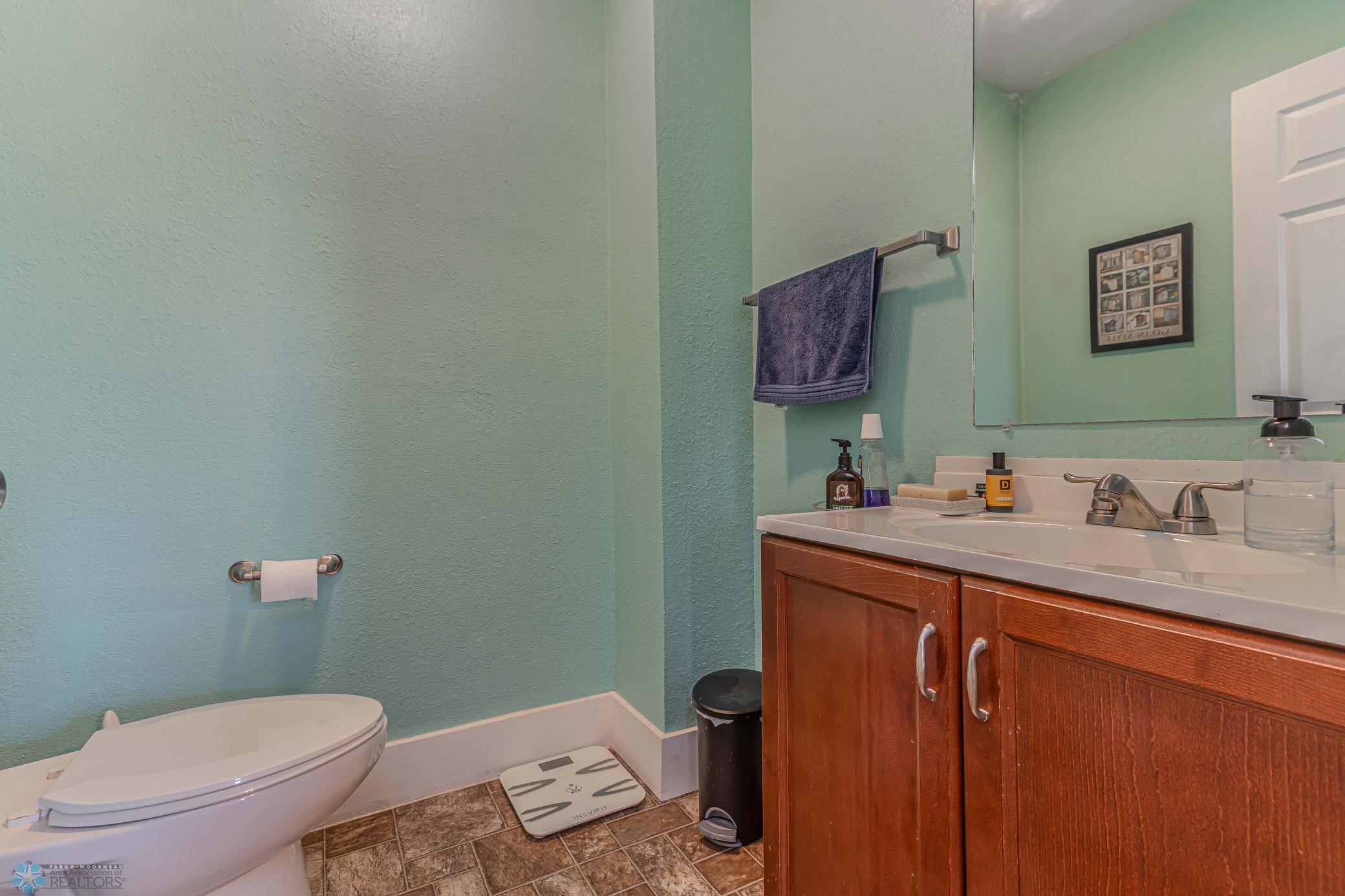 11 Center St, West Fargo, ND 58078-4.jpg