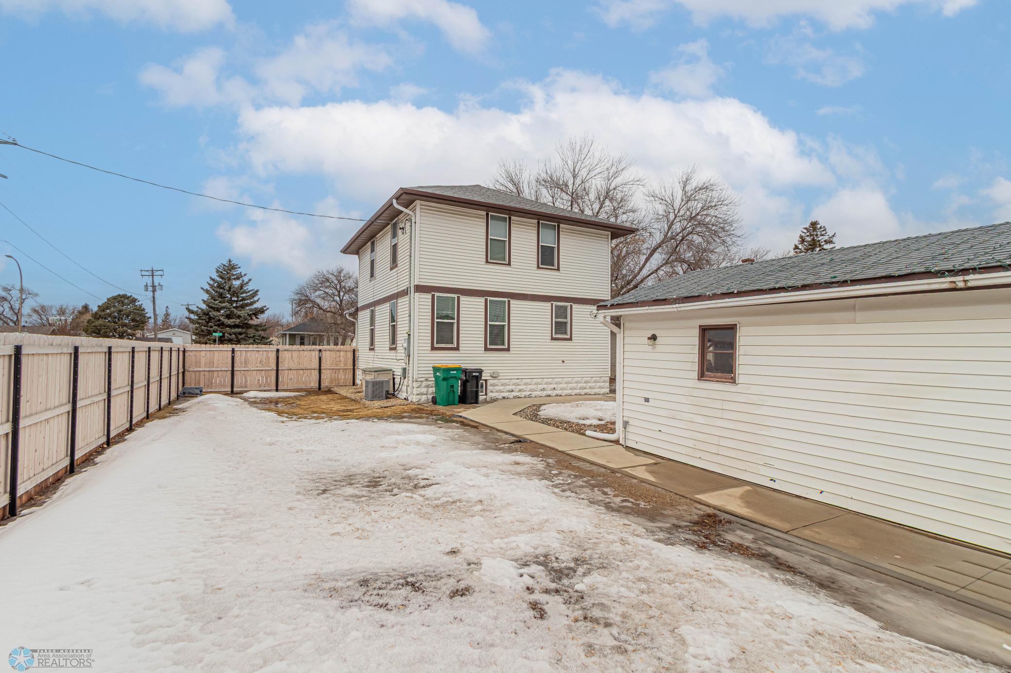 11 Center St, West Fargo, ND 58078-34.jpg
