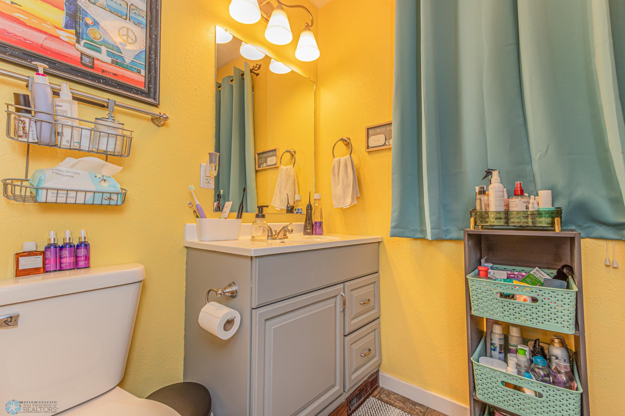 11 Center St, West Fargo, ND 58078-21.jpg