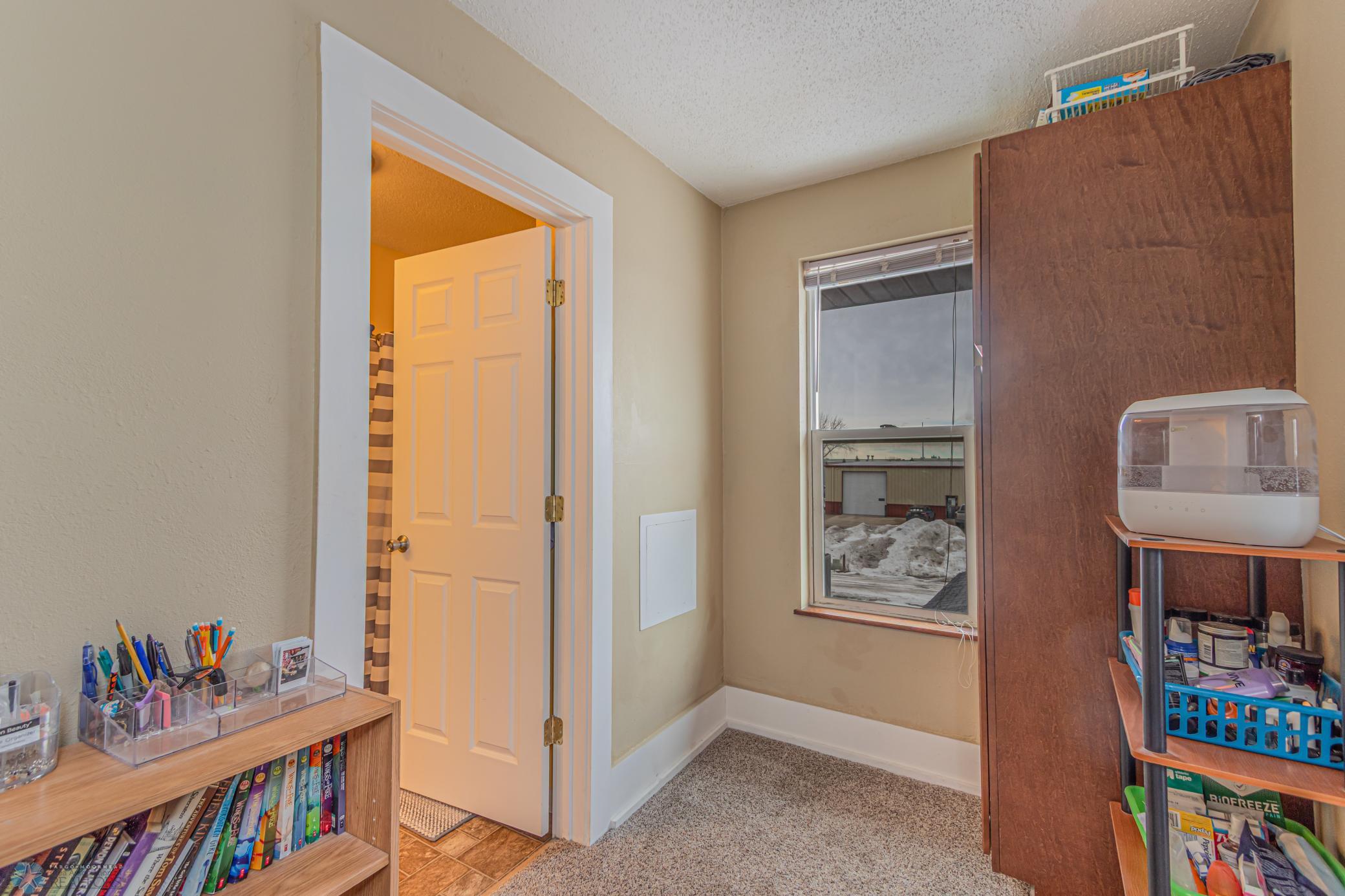 11 Center St, West Fargo, ND 58078-20.jpg
