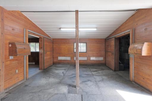 2 Matted Grooming stalls with farrier lights-access to Tack Room