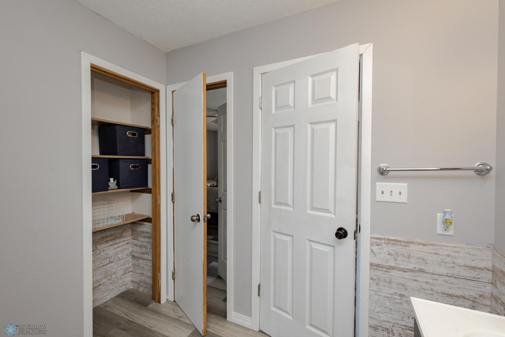 Primary Bathroom - Full - Hollywood