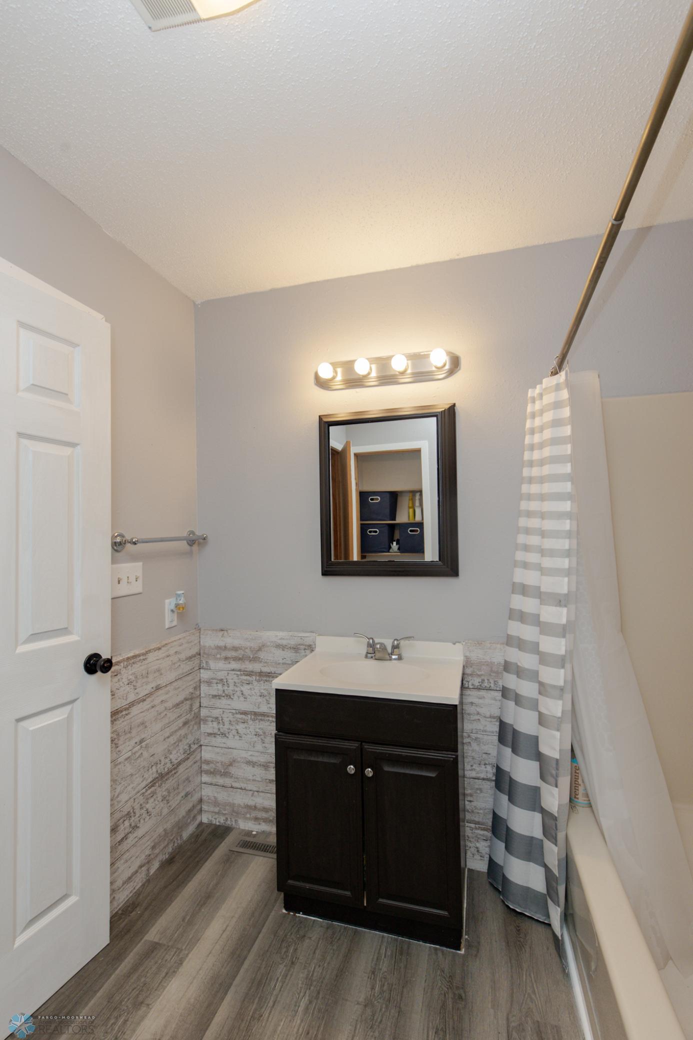 Primary Bathroom - Full - Hollywood