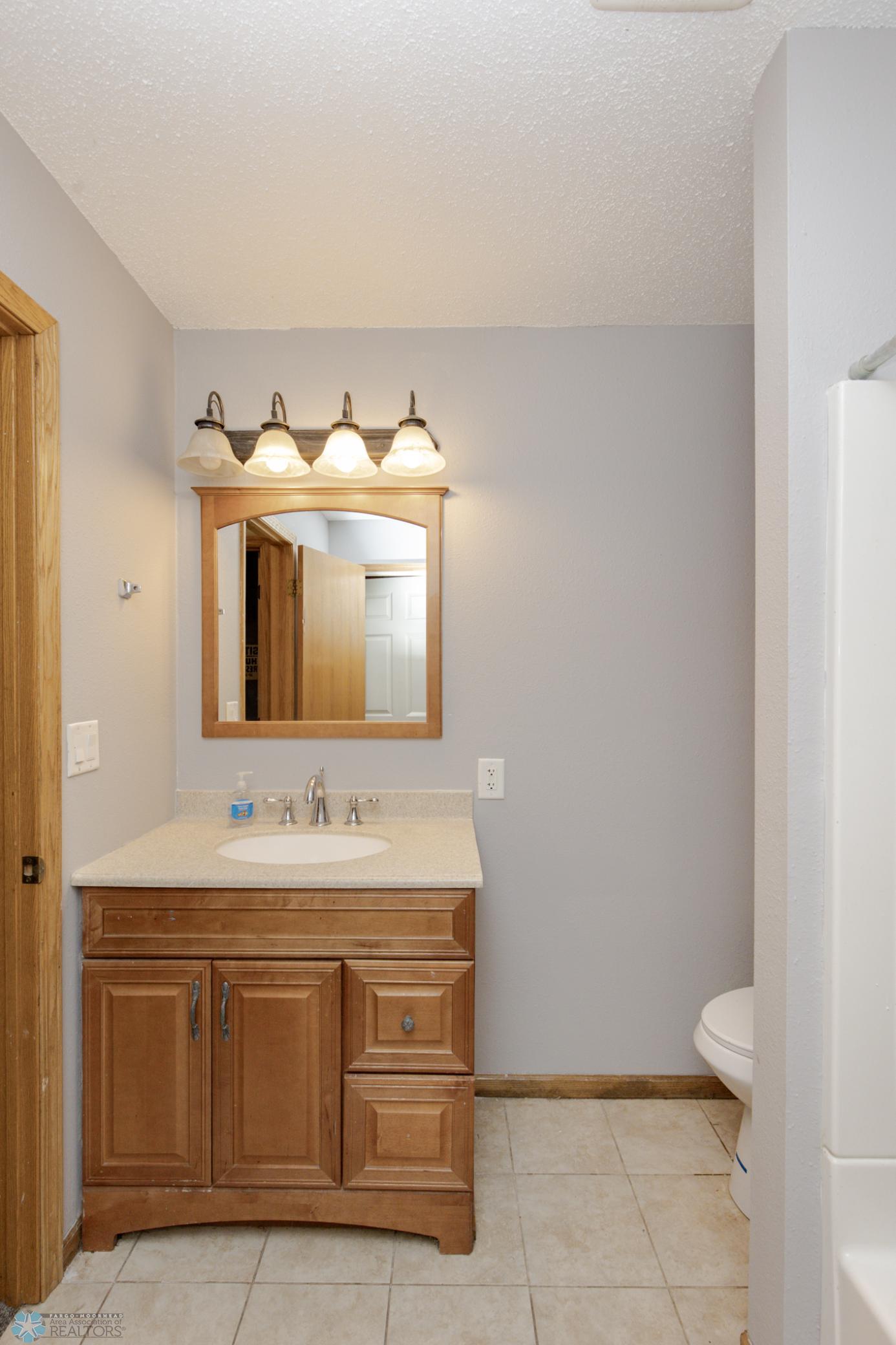 Bathroom 2 - Full