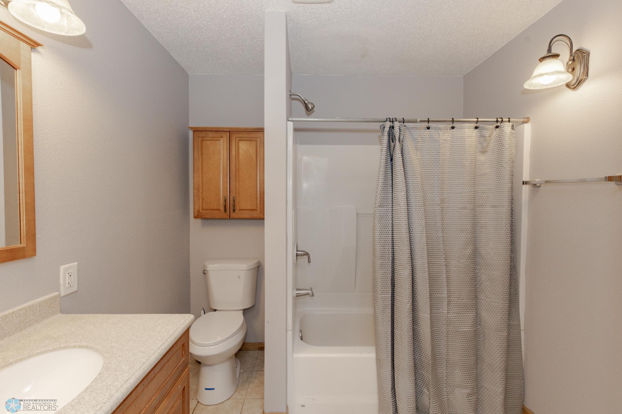 Bathroom 2 - Full