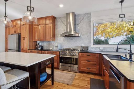 1990 Shadywood Road, Wayzata, MN 55391