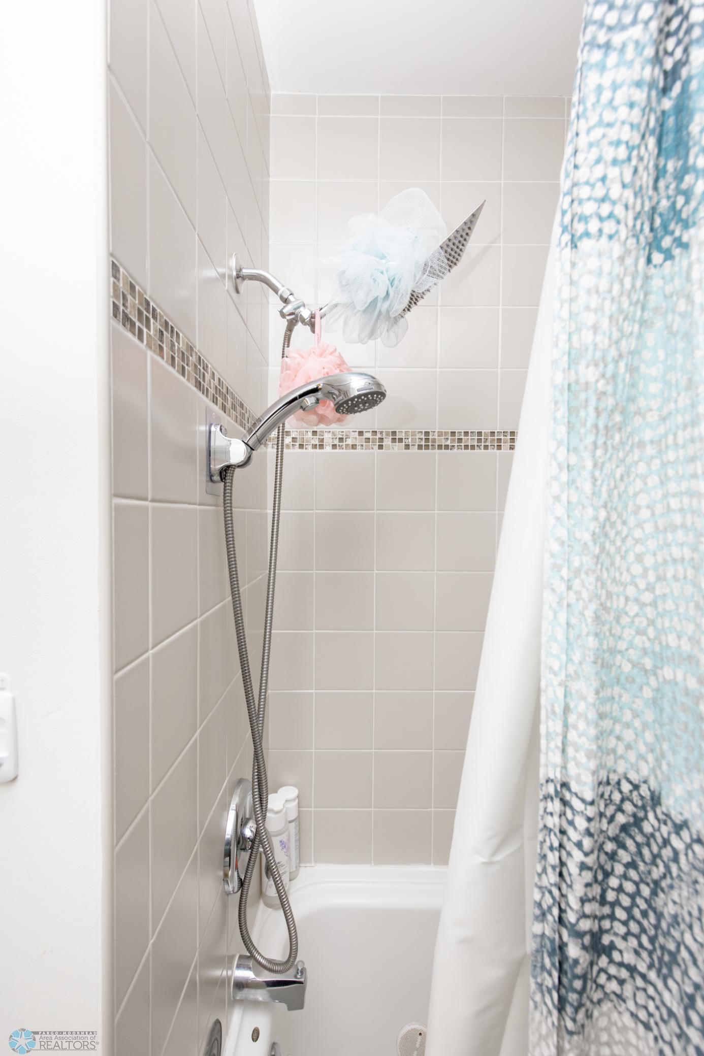 Bathroom 1 - Full