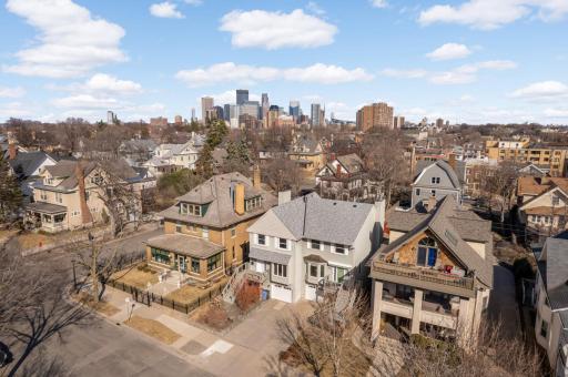 Centraly located between Downtown , Loring Park, and Minneapolis chaine of Lakes