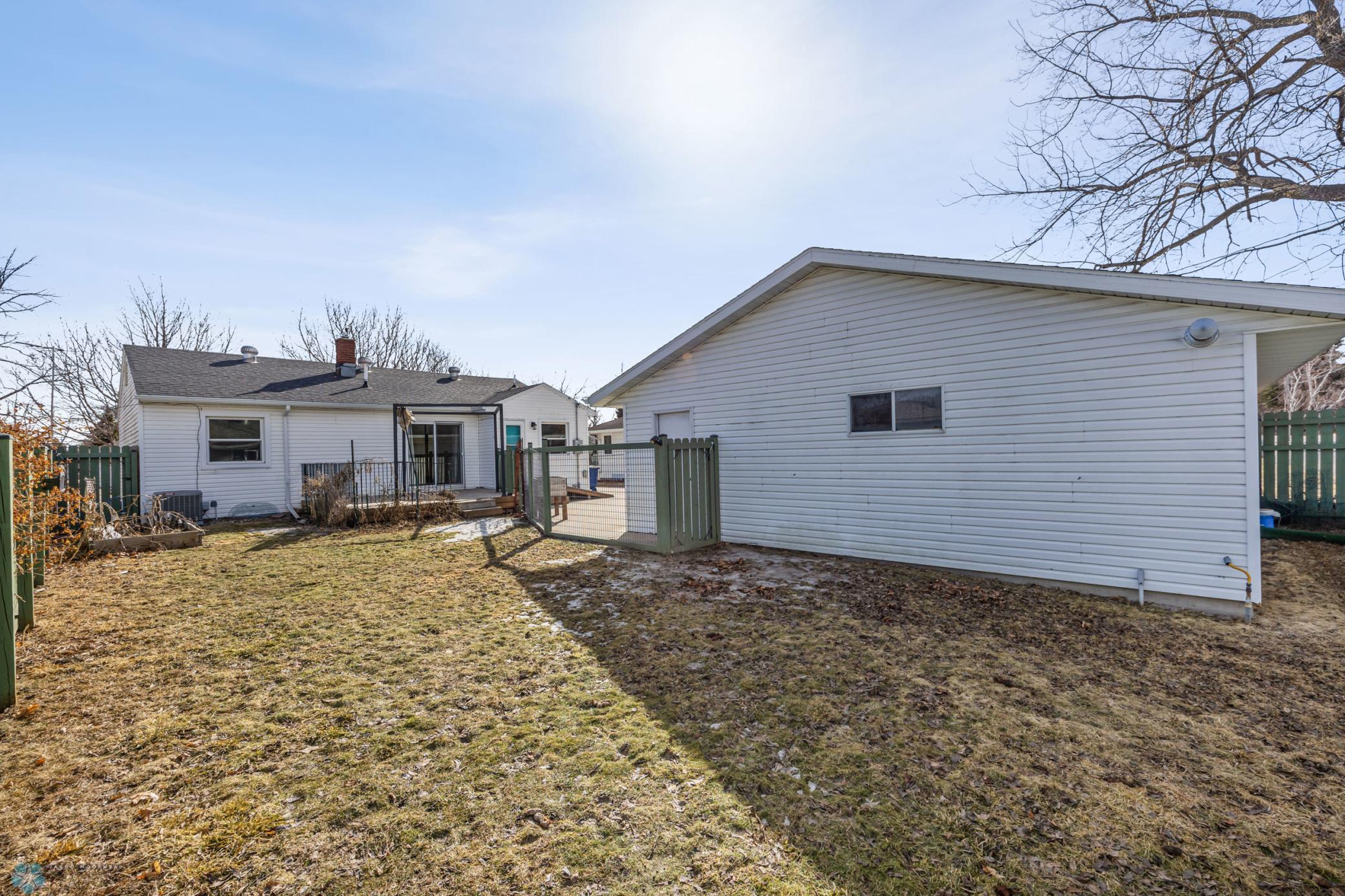Fully fenced yard!