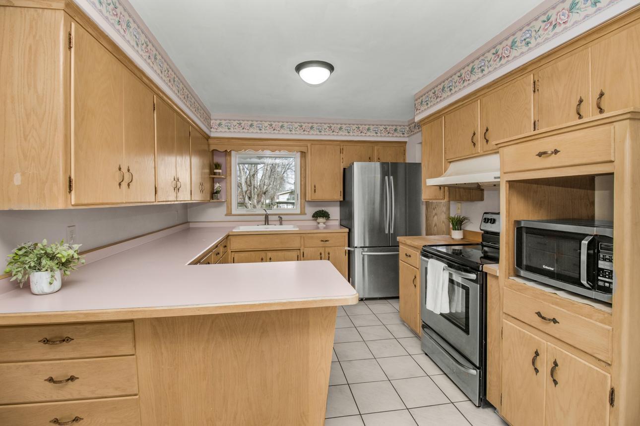 Spacious kitchen with plenty of prep space!