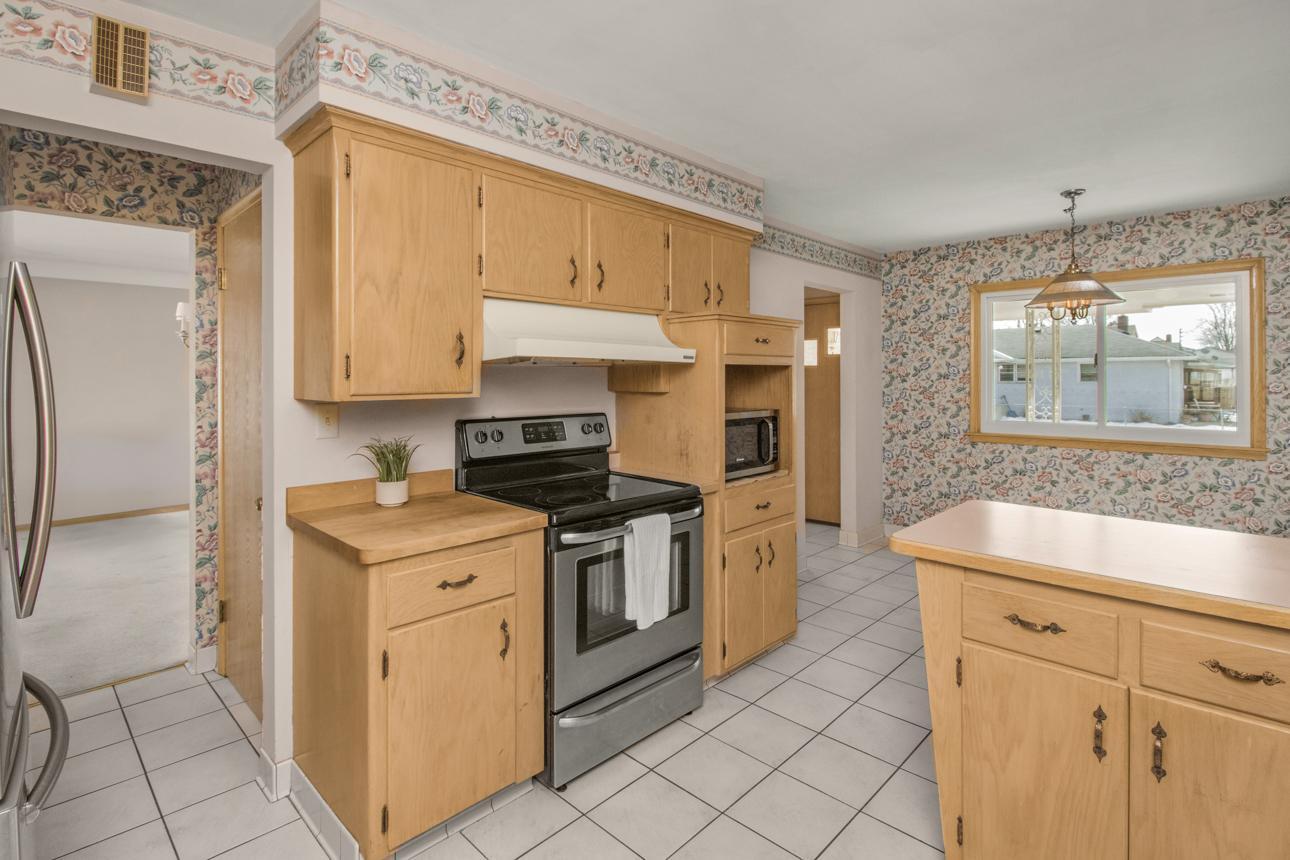 Newer stove and refrigerator