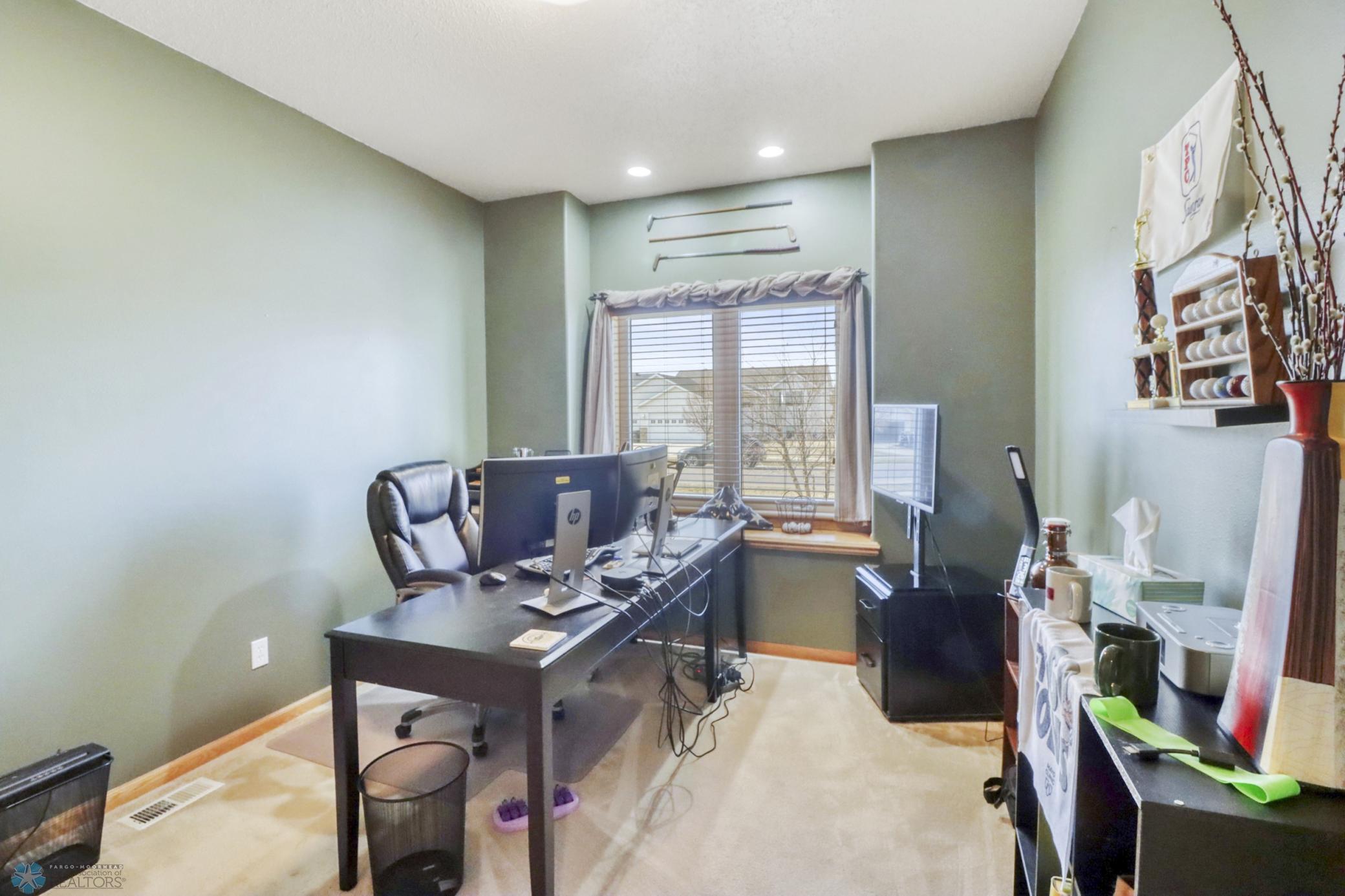 Bedroom2_1.JPG