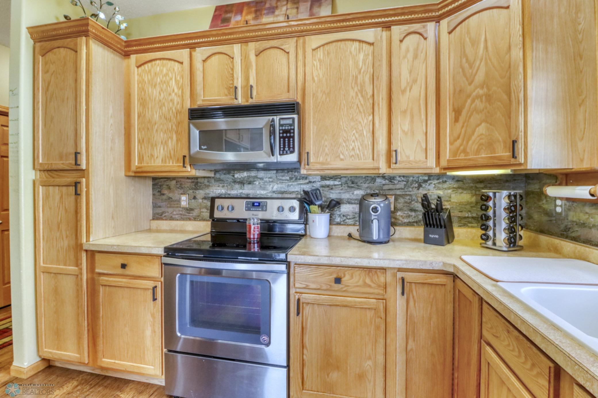 Kitchen1_5.JPG