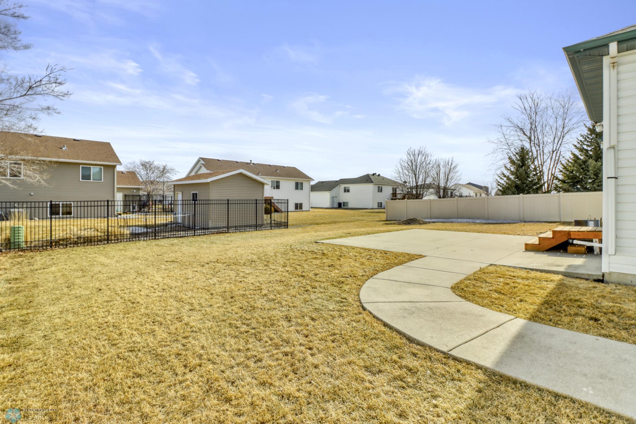 Backyard1_1.JPG