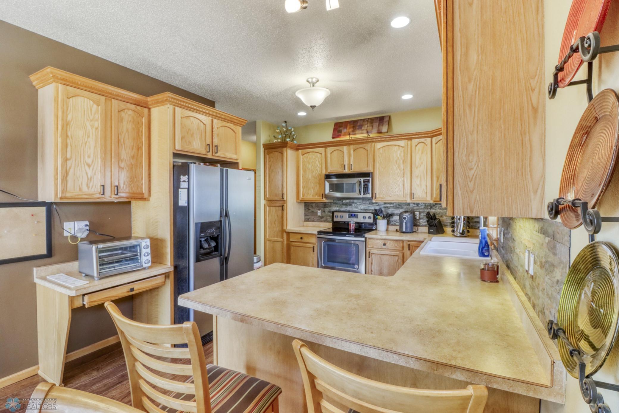 Kitchen1_2.JPG