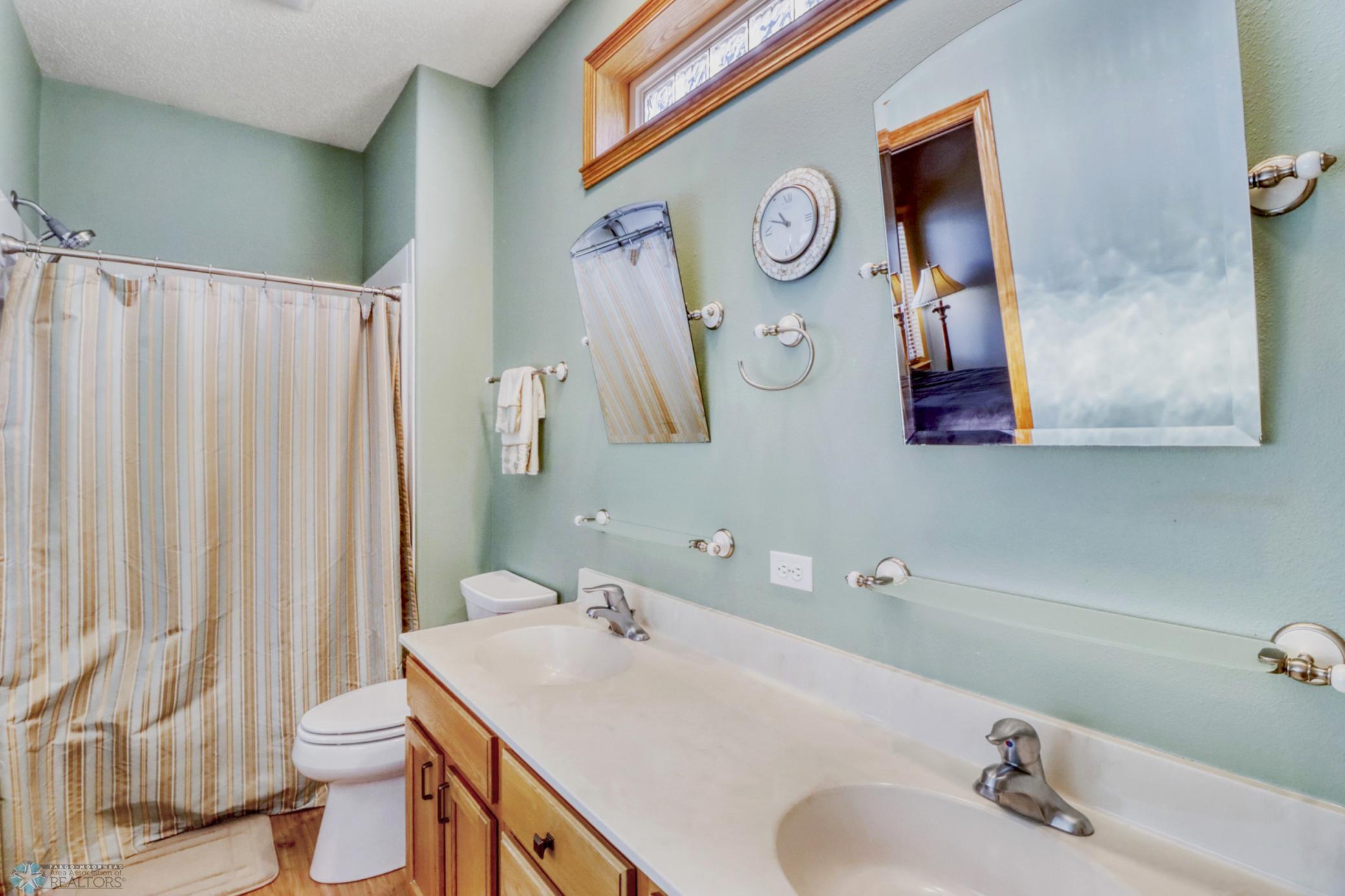 Primary Bathroom1_1.JPG