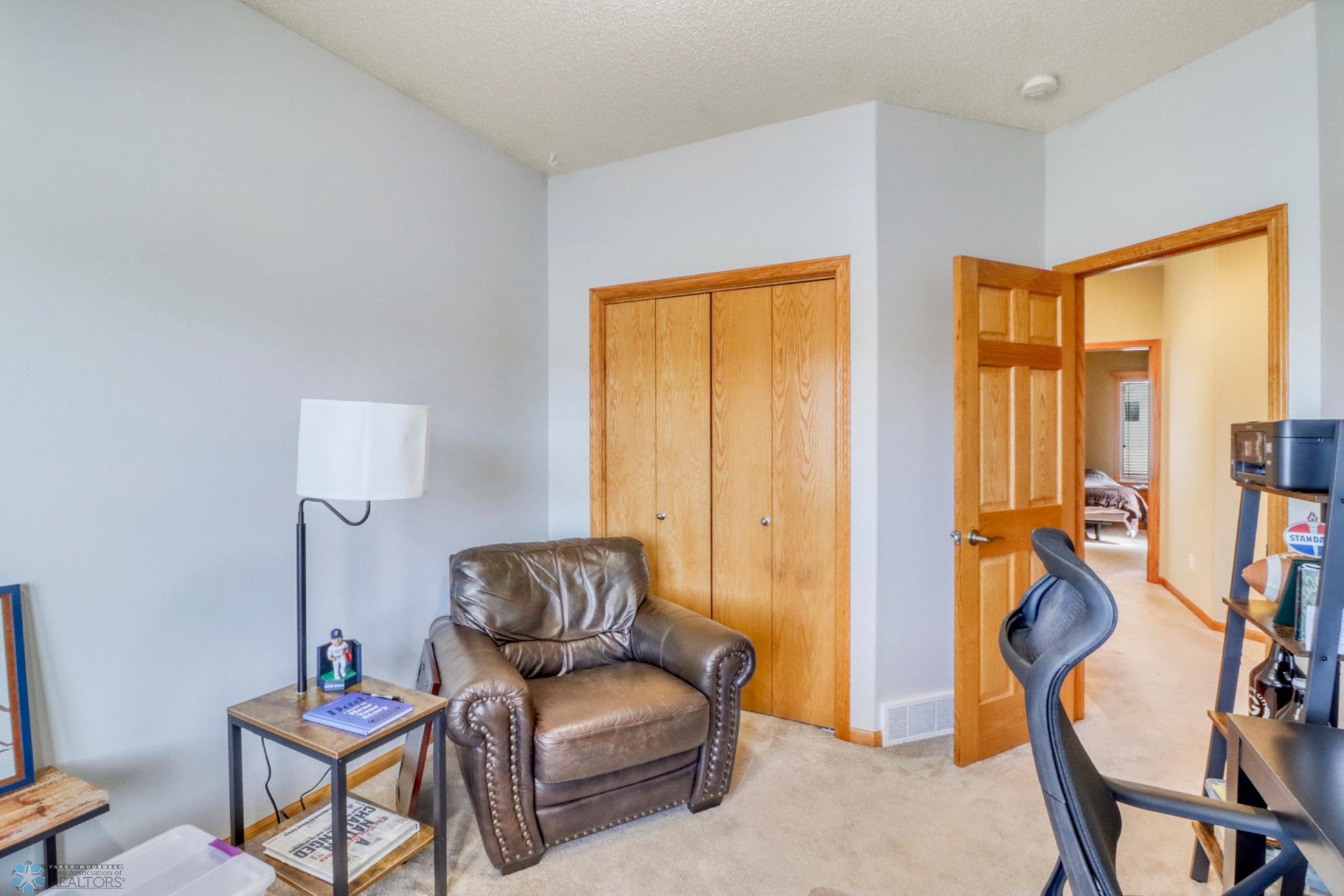 Bedroom1_2.JPG