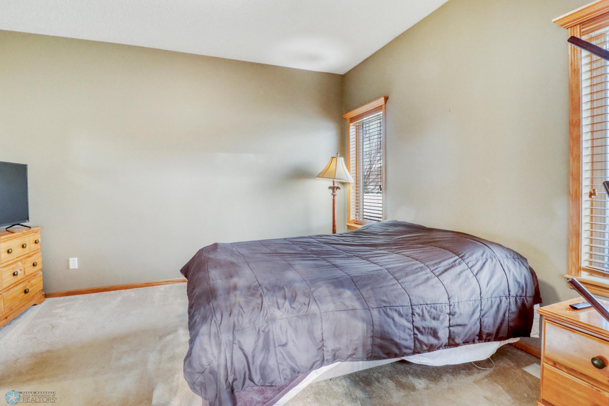 Primary Bedroom1_1.JPG