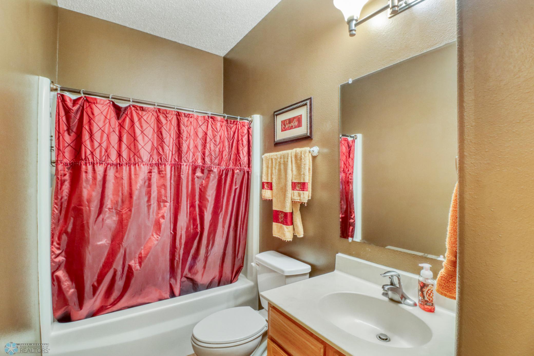 Bathroom1_1.JPG