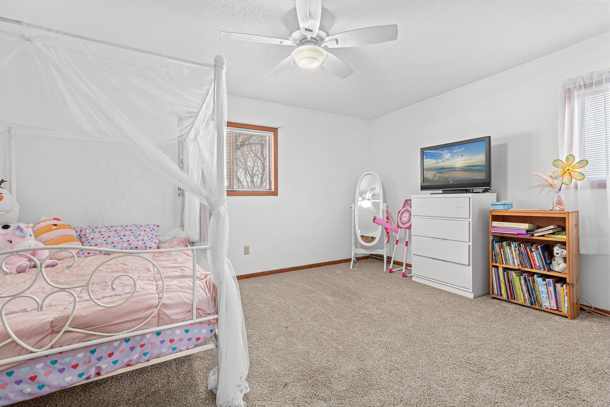 230 N Bourbon Circle-19.jpg