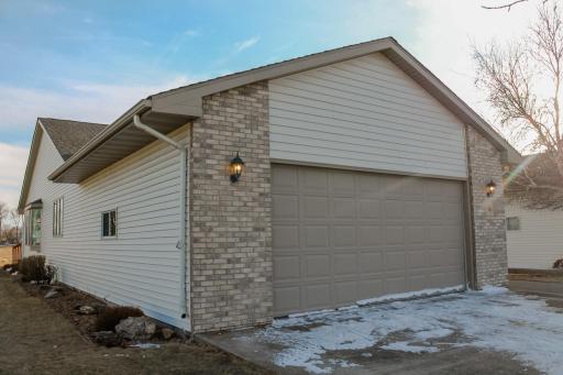 16 Line Drive, Morris, MN 56267