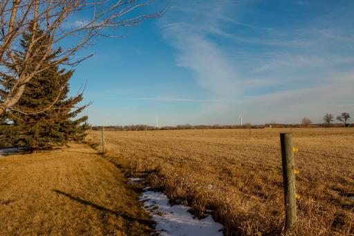 16 Line Drive, Morris, MN 56267