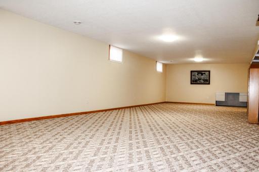 16 Line Drive, Morris, MN 56267