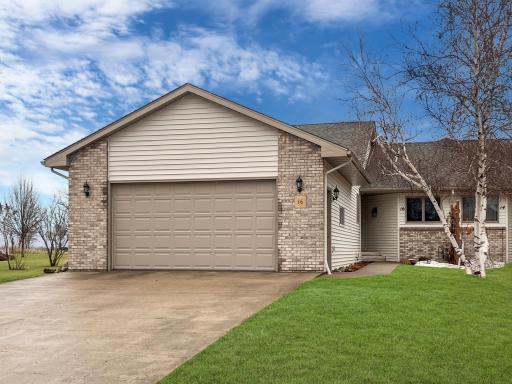 16 Line Drive, Morris, MN 56267